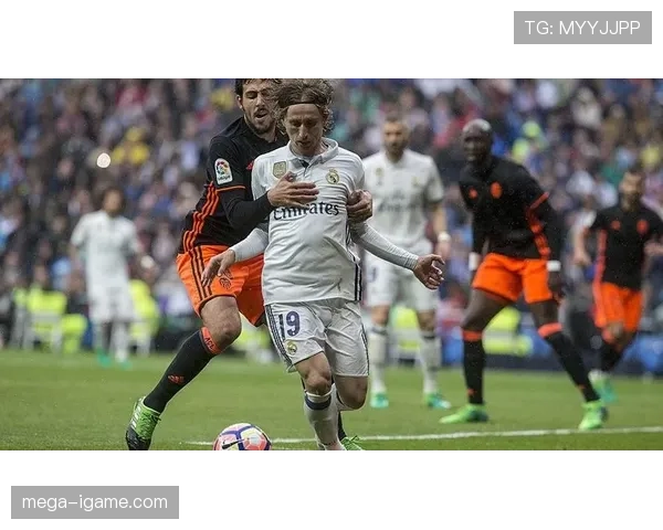 贝林厄姆 vs 克罗斯：中场节奏控制能力差异解析