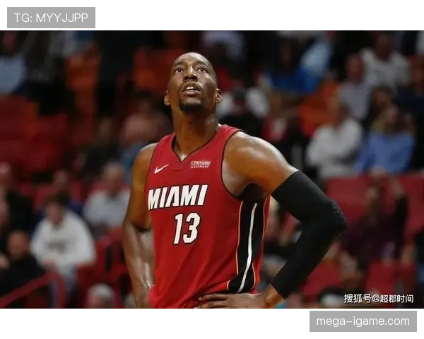 希罗通过突破和无球跑动提升进攻效率，拉开与队友关键得分差距