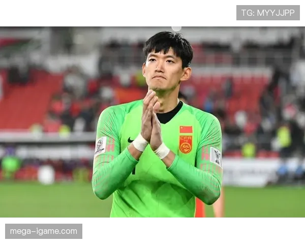 颜骏凌这训练完直接拎着保温杯走人，自律到连奶茶店都不敢路过？